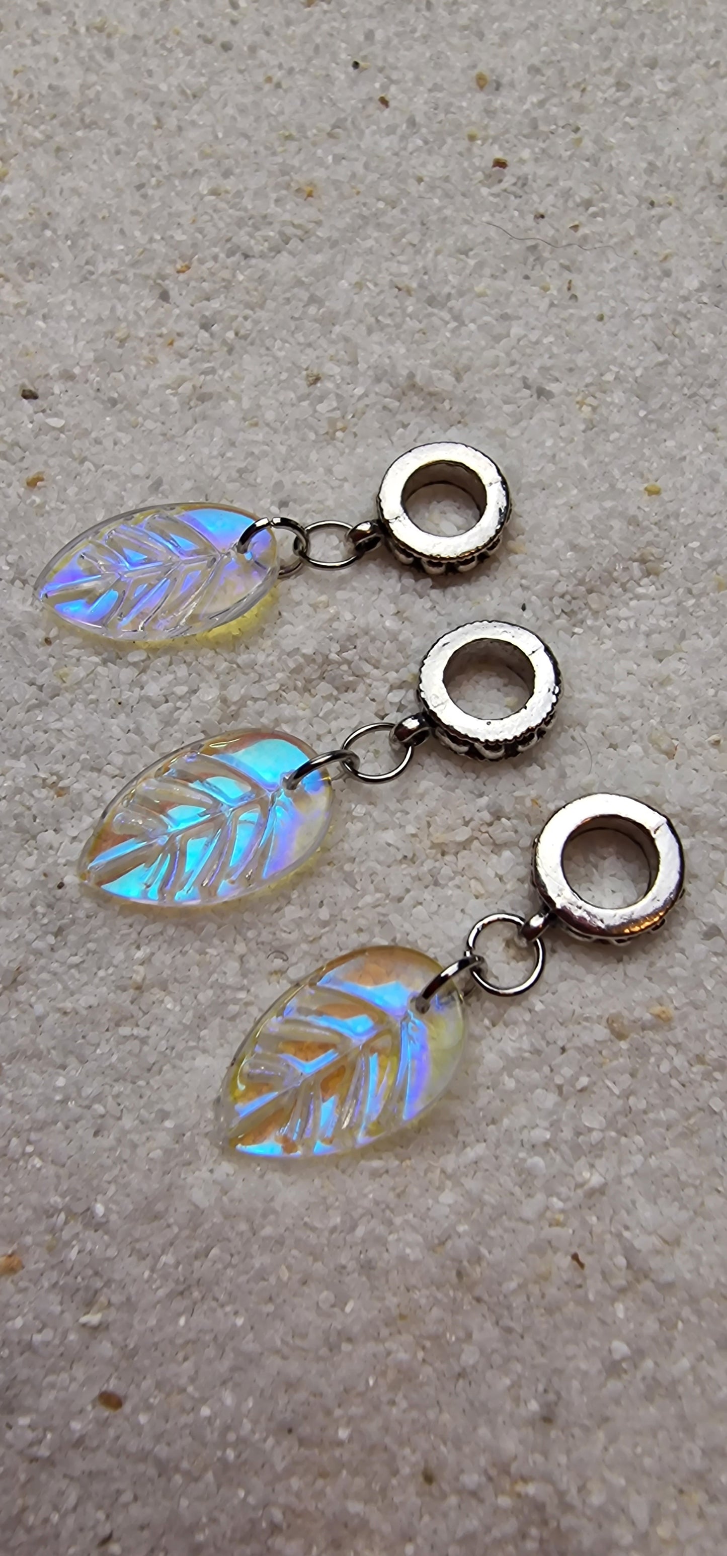 NYMPH Dread Charm / Dreadring /Dreadschmuck/ Flecht Perle mit schimmerndem blattförmigem Glas-Anhänger, einzeln oder als Set mit 3 Stück