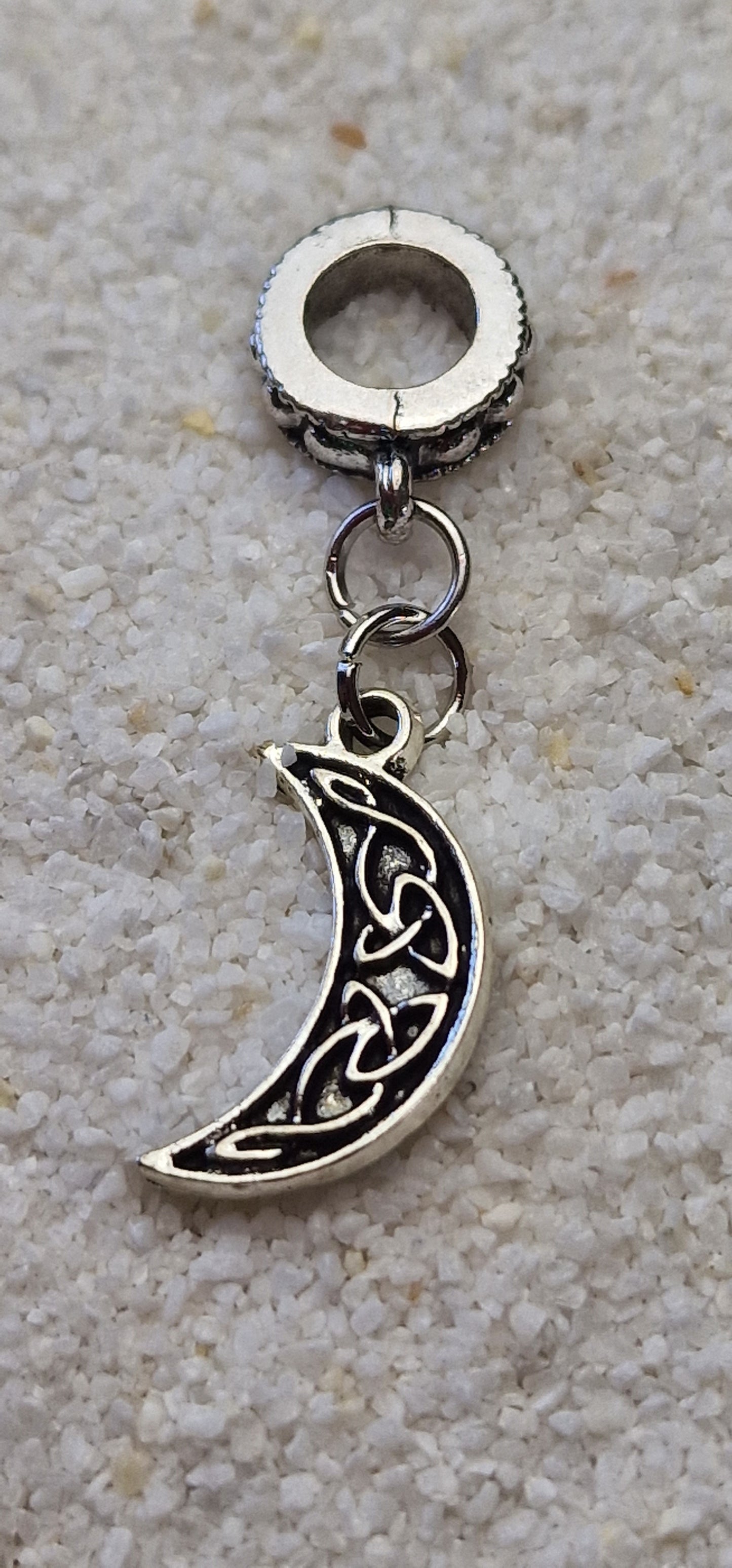 WILD HUNT Metall Dreadschmuck / Dreadring / Dread Charm / Flecht Perle und Halbmond-Anhänger mit Tribal Verzierungen