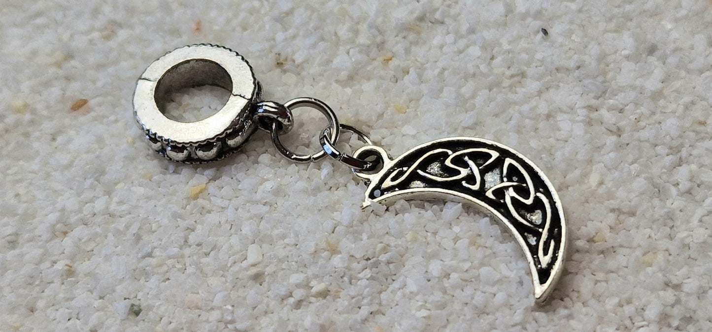 WILD HUNT Metall Dreadschmuck / Dreadring / Dread Charm / Flecht Perle und Halbmond-Anhänger mit Tribal Verzierungen