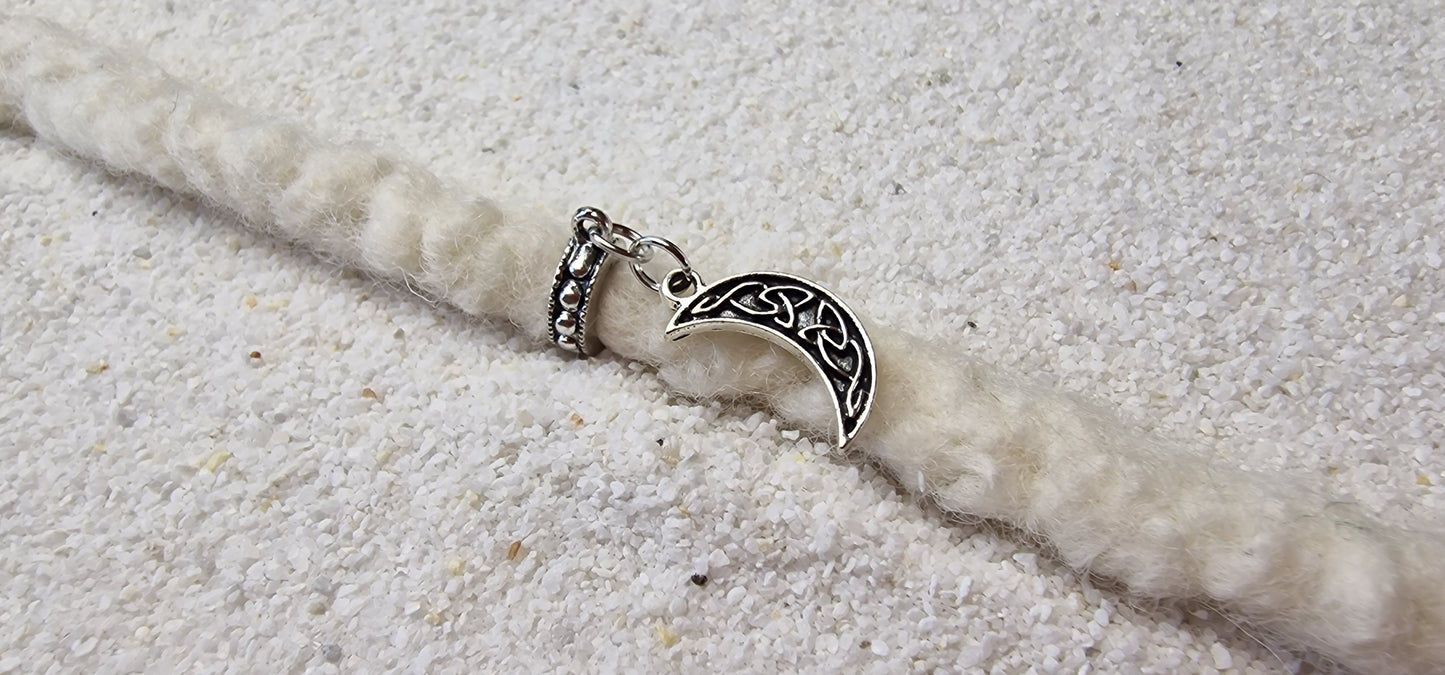 WILD HUNT Metall Dreadschmuck / Dreadring / Dread Charm / Flecht Perle und Halbmond-Anhänger mit Tribal Verzierungen