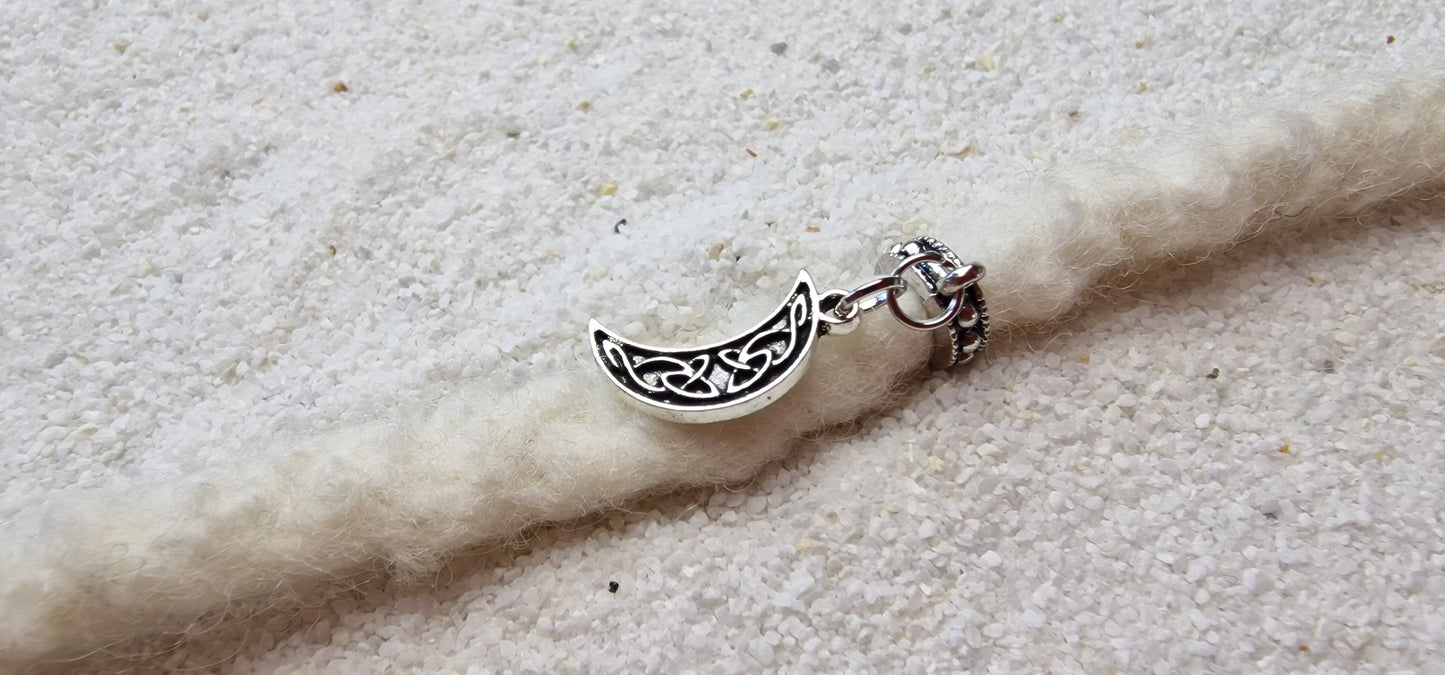 WILD HUNT Metall Dreadschmuck / Dreadring / Dread Charm / Flecht Perle und Halbmond-Anhänger mit Tribal Verzierungen