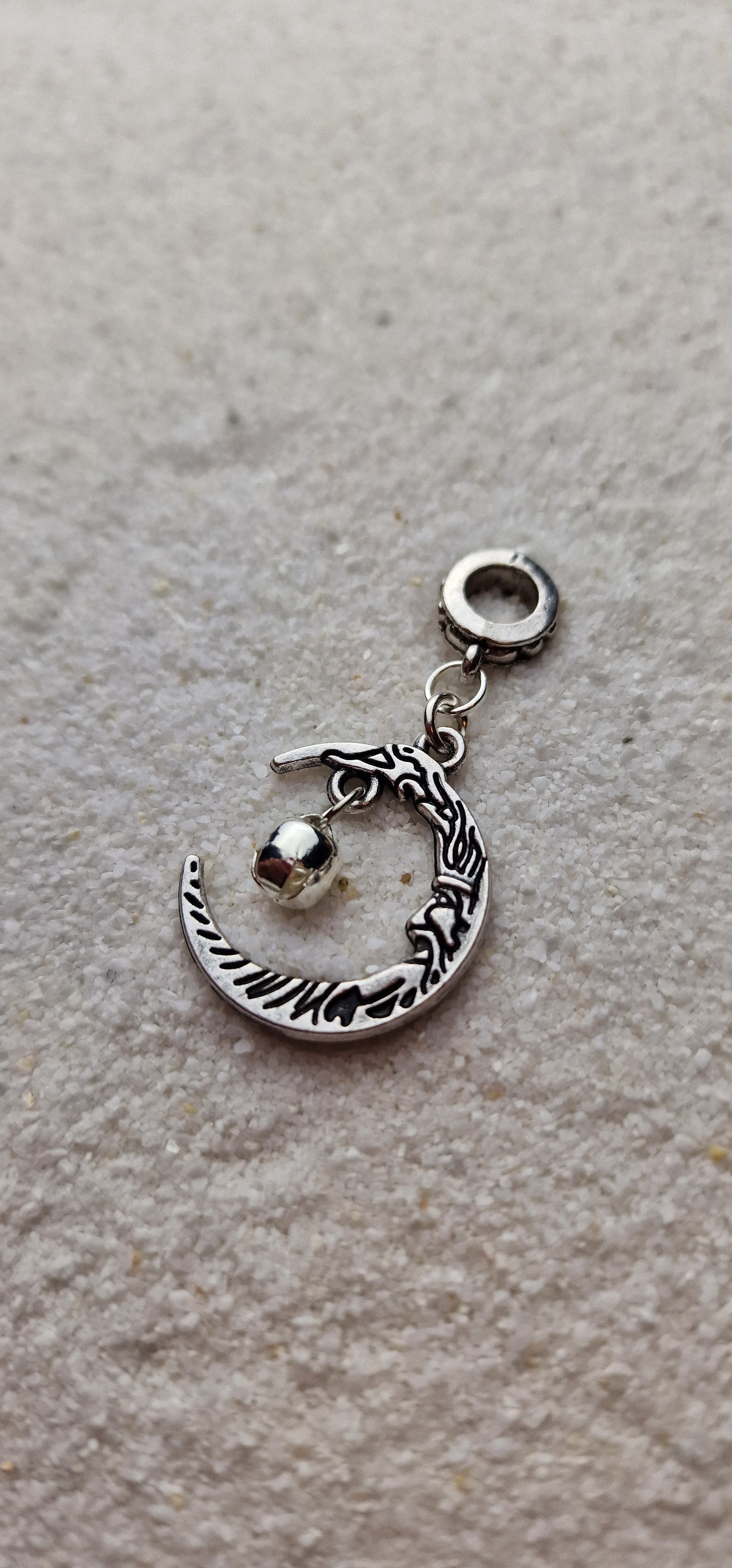 JINGLE MOON Metall Dreadschmuck / Dread Charm / Flecht Perle und Anhänger mit Mondgesicht und kleiner Glocke
