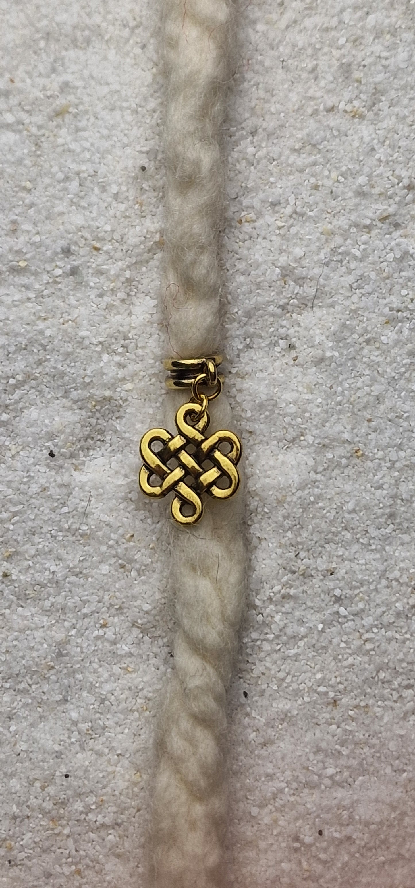 NORDIC KNOT Metall Dreadschmuck / Dreadring / Dread Charm / Flecht Perle und Anhänger mit kleinem Keltenknoten