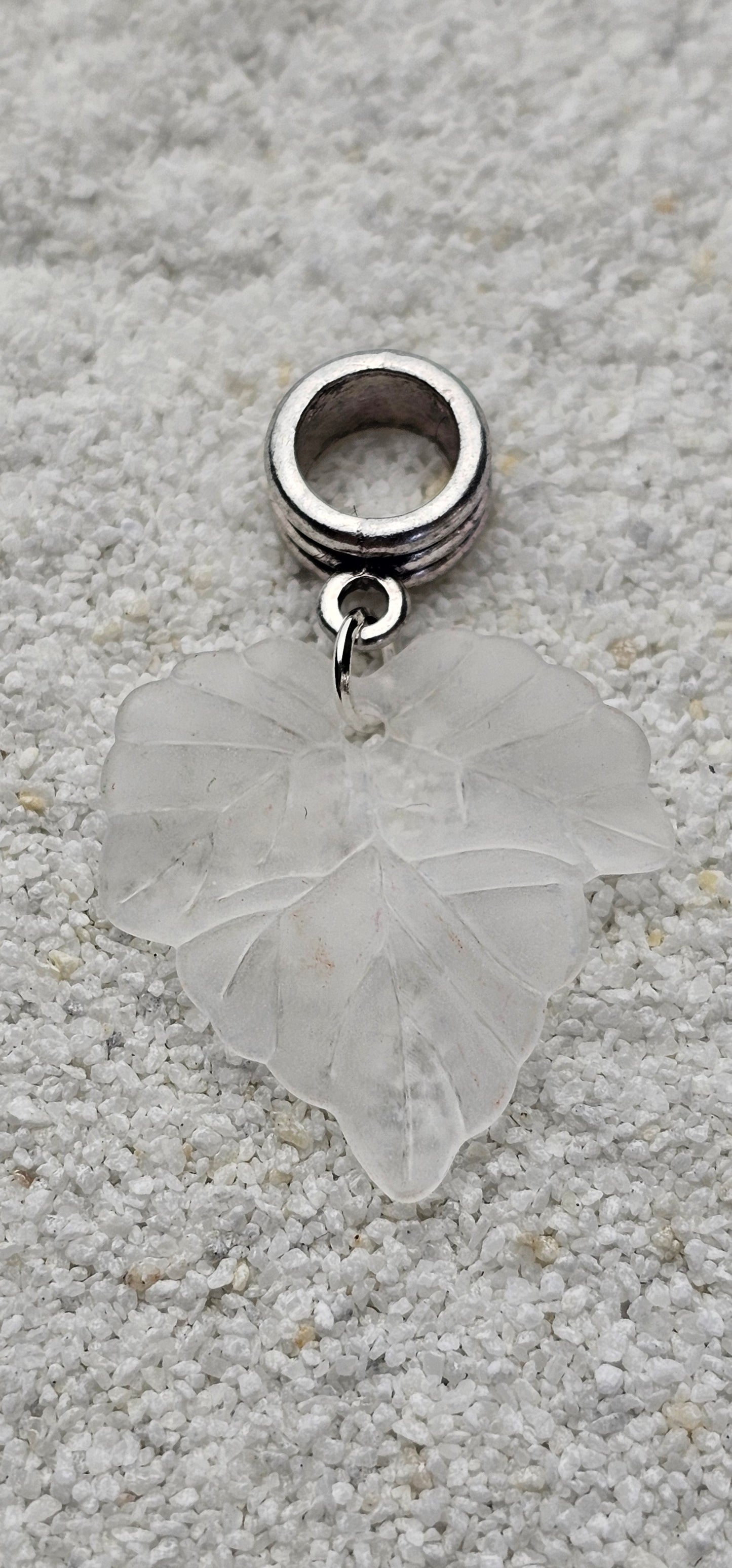 FEENKIND: Dreadschmuck / Dreadring / Dread Charm / Flecht Perle und halbtransparenter Fantasy Blattlaub Acryl-Anhänger in brillianten Farben