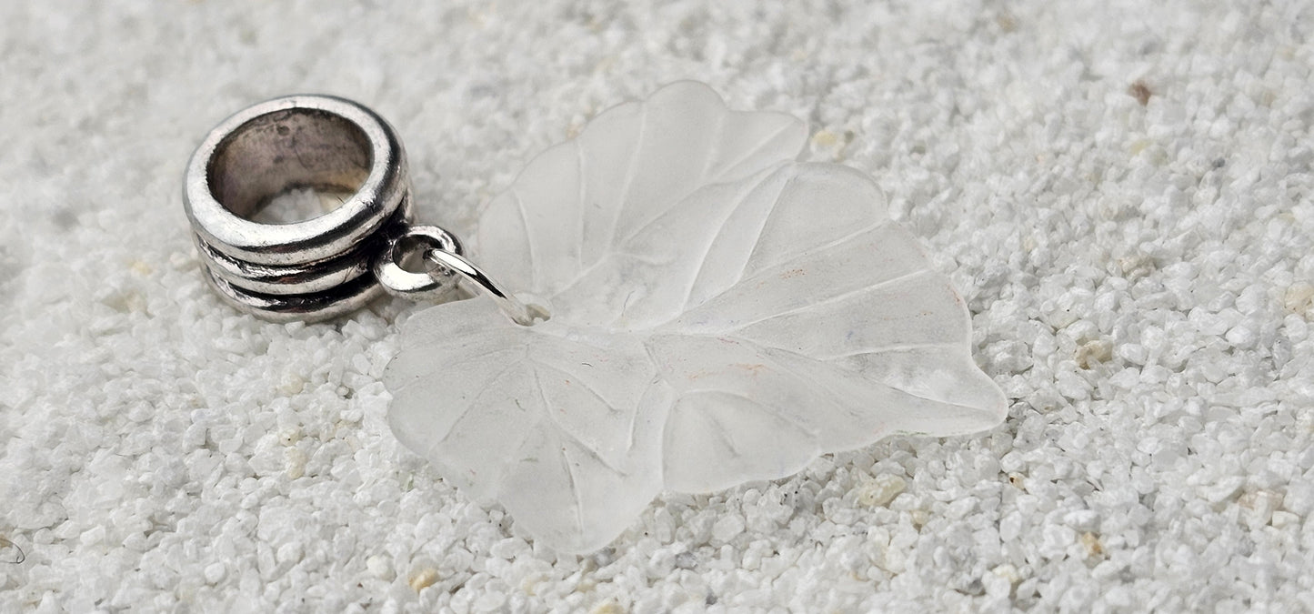 FEENKIND: Dreadschmuck / Dreadring / Dread Charm / Flecht Perle und halbtransparenter Fantasy Blattlaub Acryl-Anhänger in brillianten Farben