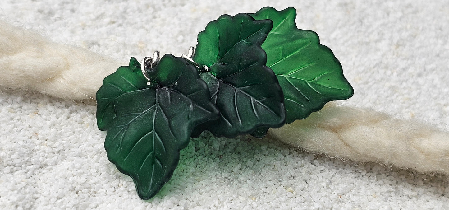 FEENKIND: Dreadschmuck / Dreadring / Dread Charm / Flecht Perle und halbtransparenter Fantasy Blattlaub Acryl-Anhänger in brillianten Farben