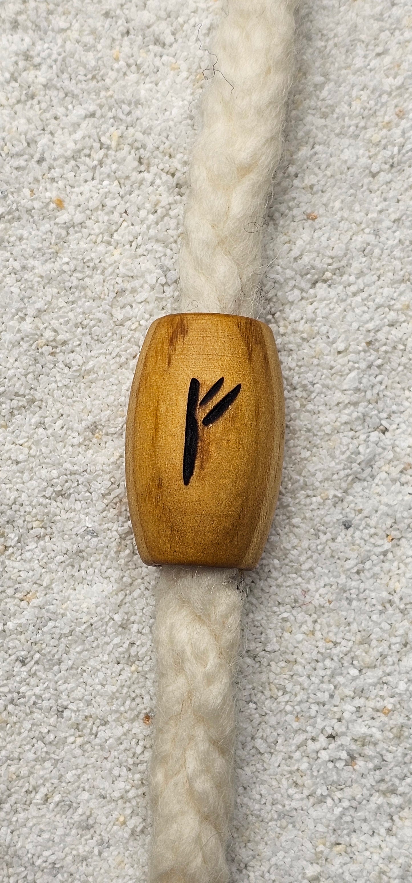 XXL BRANDRUNE FEHU - Riesige Holz Großlochperle Dreadschmuck / Dread Perle / Flecht Perle aus Kiefernholz mit eingebrannter Rune, glatt poliert