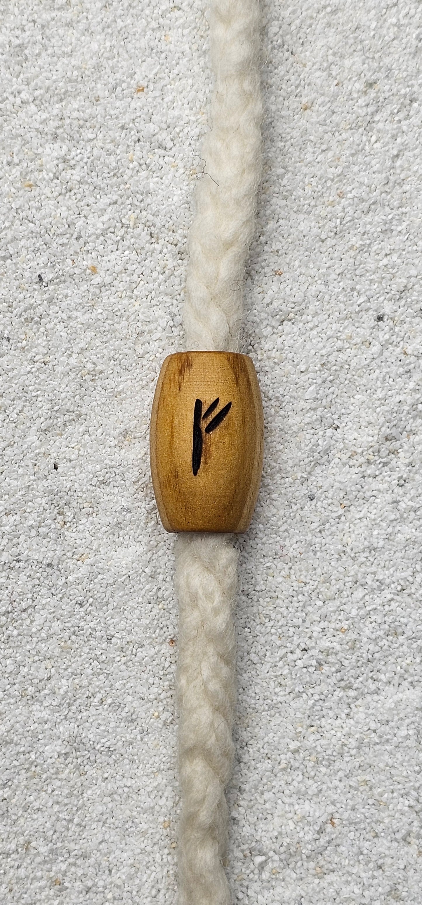 XXL BRANDRUNE FEHU - Riesige Holz Großlochperle Dreadschmuck / Dread Perle / Flecht Perle aus Kiefernholz mit eingebrannter Rune, glatt poliert