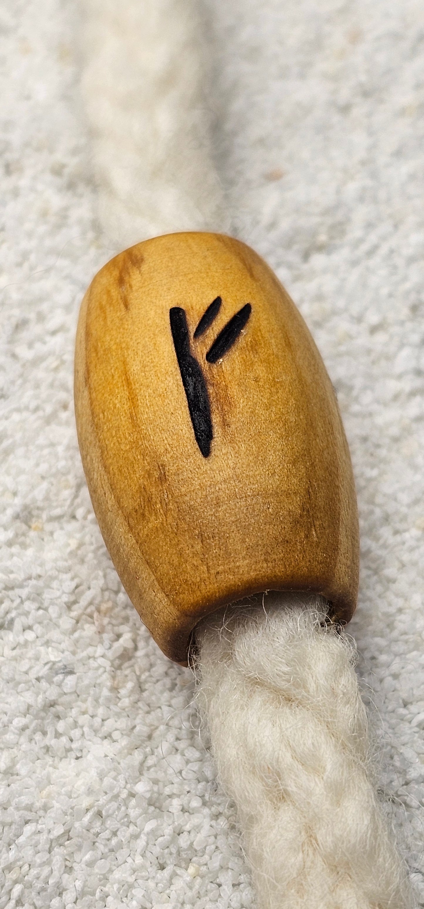 XXL BRANDRUNE FEHU - Riesige Holz Großlochperle Dreadschmuck / Dread Perle / Flecht Perle aus Kiefernholz mit eingebrannter Rune, glatt poliert