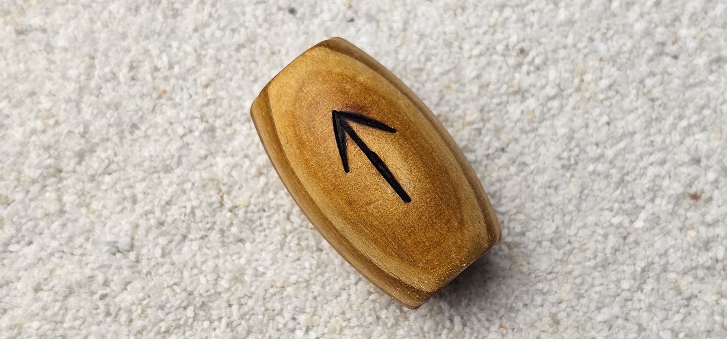 XXL BRANDRUNE TIWAZ - Riesige Holz Großlochperle Dreadschmuck / Dread Perle / Flecht Perle aus Kiefernholz mit eingebrannter Rune, glatt poliert