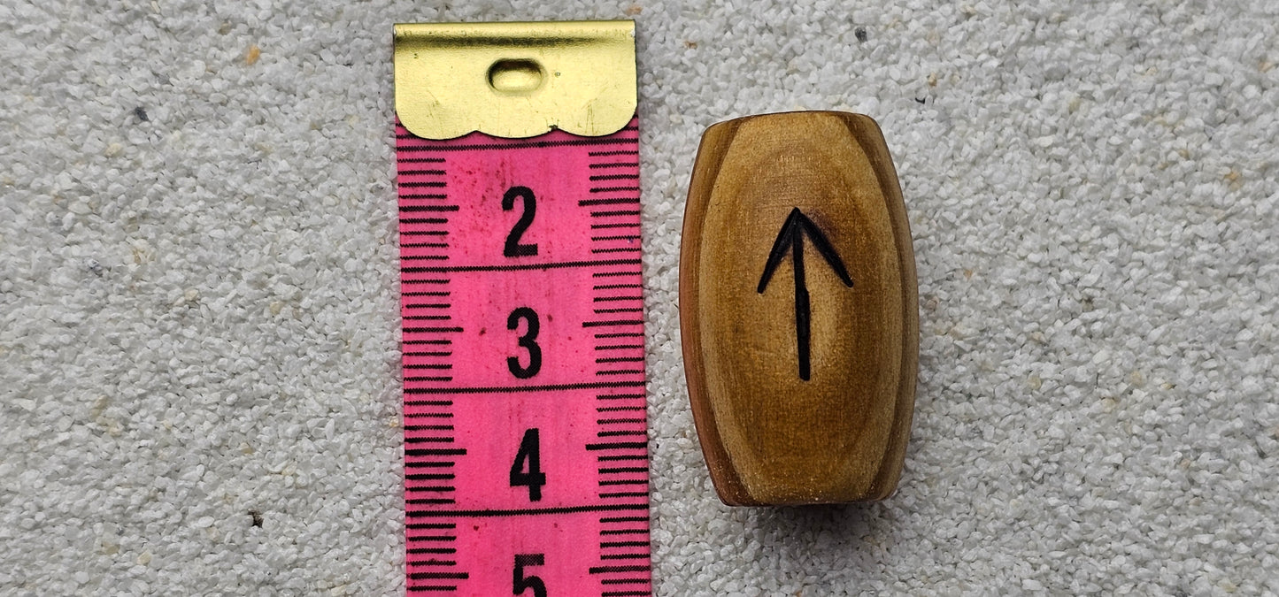 XXL BRANDRUNE TIWAZ - Riesige Holz Großlochperle Dreadschmuck / Dread Perle / Flecht Perle aus Kiefernholz mit eingebrannter Rune, glatt poliert
