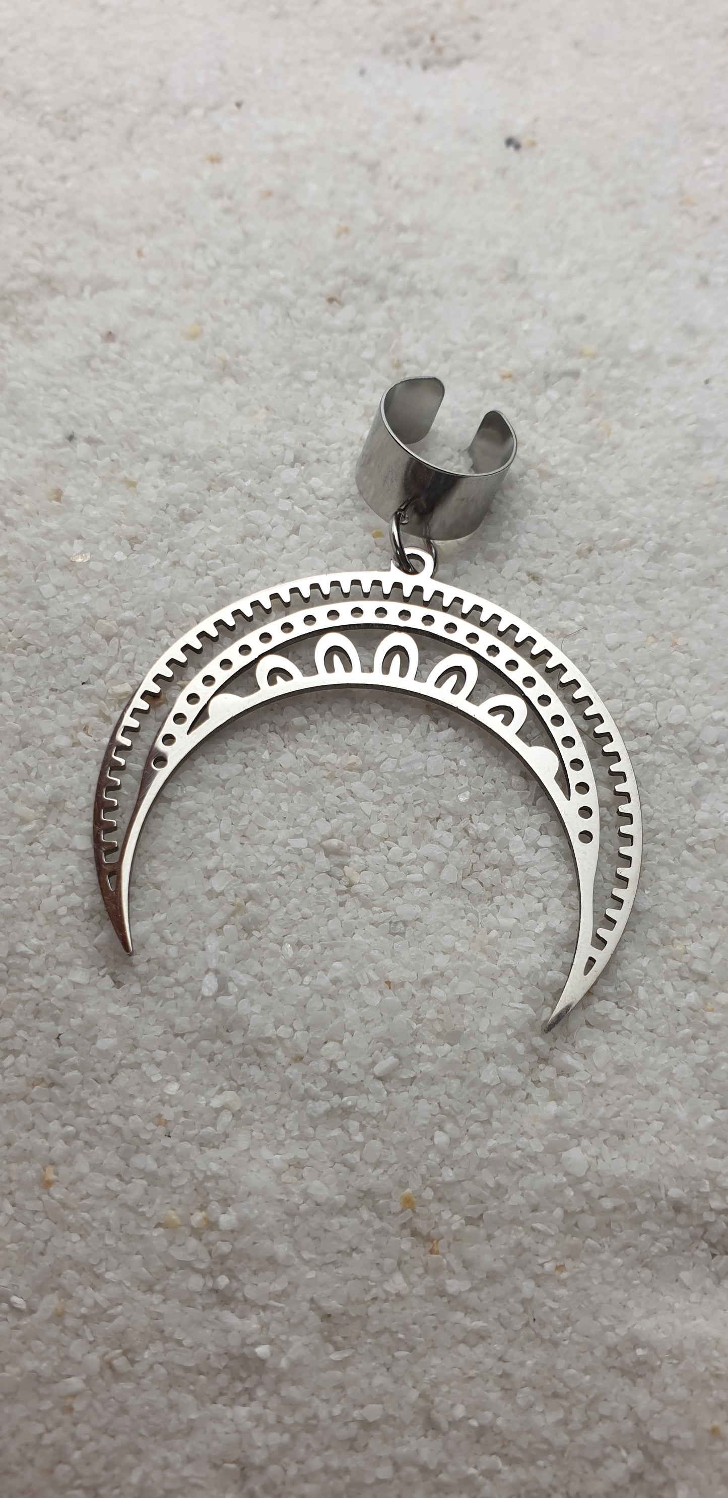MOON GODDESS Ear Cuff mit riesigem Sichel Mond Schmuckanhänger aus Edelstahl