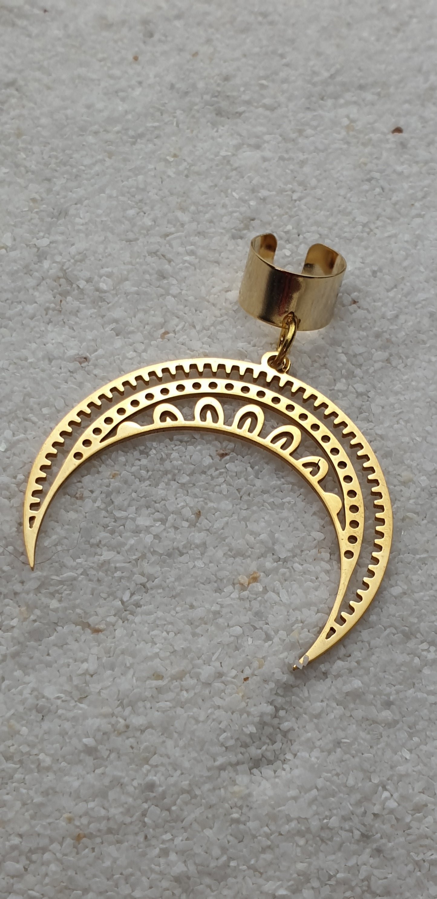 MOON GODDESS Ear Cuff mit riesigem Sichel Mond Schmuckanhänger aus Edelstahl