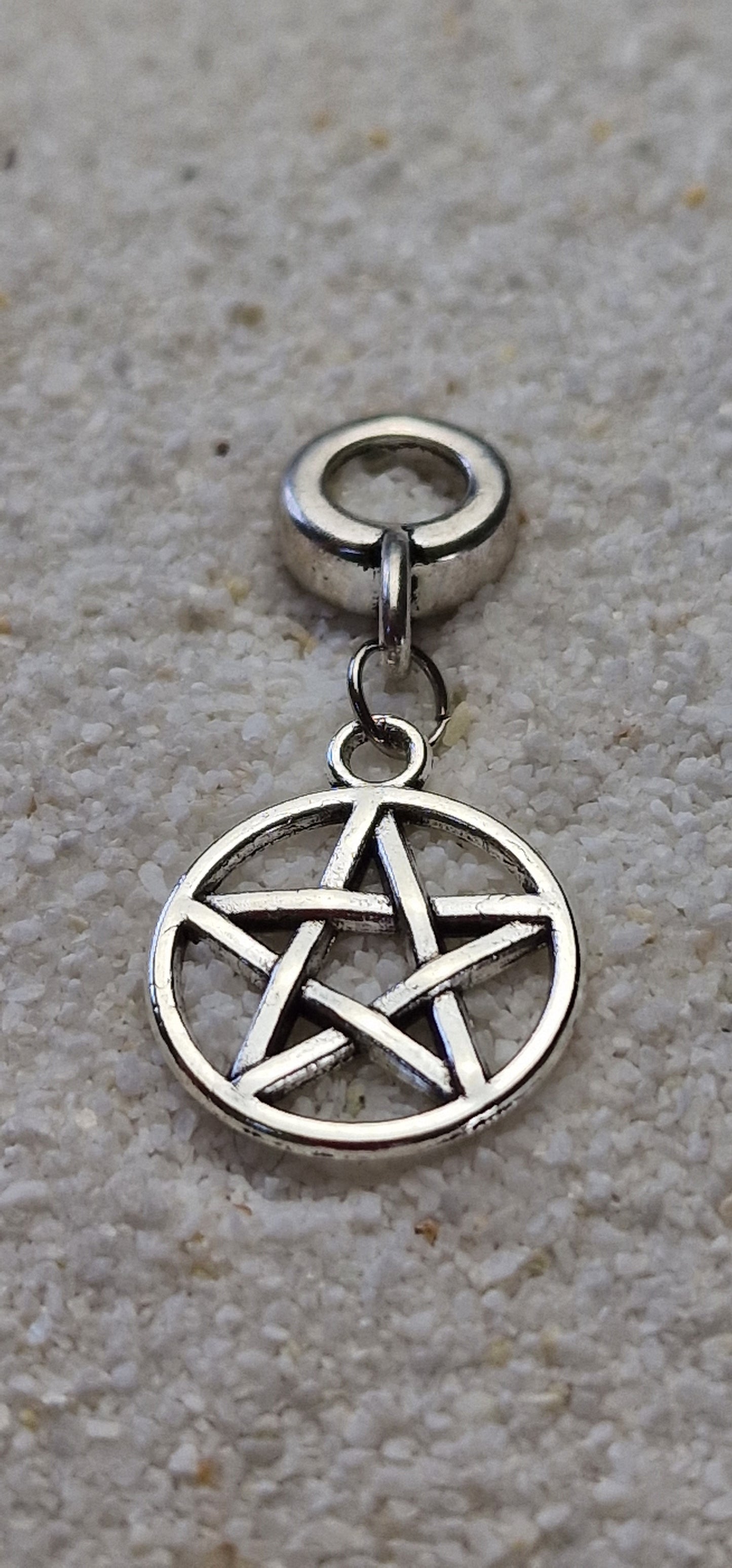 SUMMONER Metall Dreadring / Dread Charm / Flecht Perle und Anhänger mit Pentagramm