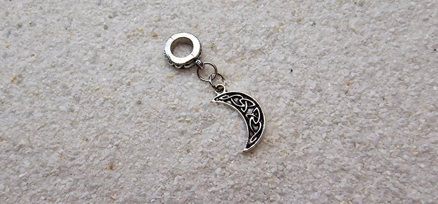 WILD HUNT Metall Dreadschmuck / Dreadring / Dread Charm / Flecht Perle und Halbmond-Anhänger mit Tribal Verzierungen