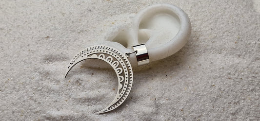 MOON GODDESS Ear Cuff mit riesigem Sichel Mond Schmuckanhänger aus Edelstahl