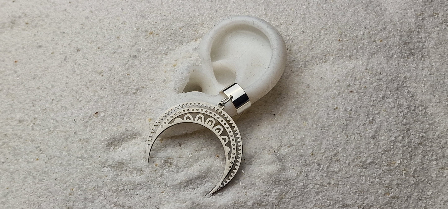 MOON GODDESS Ear Cuff mit riesigem Sichel Mond Schmuckanhänger aus Edelstahl