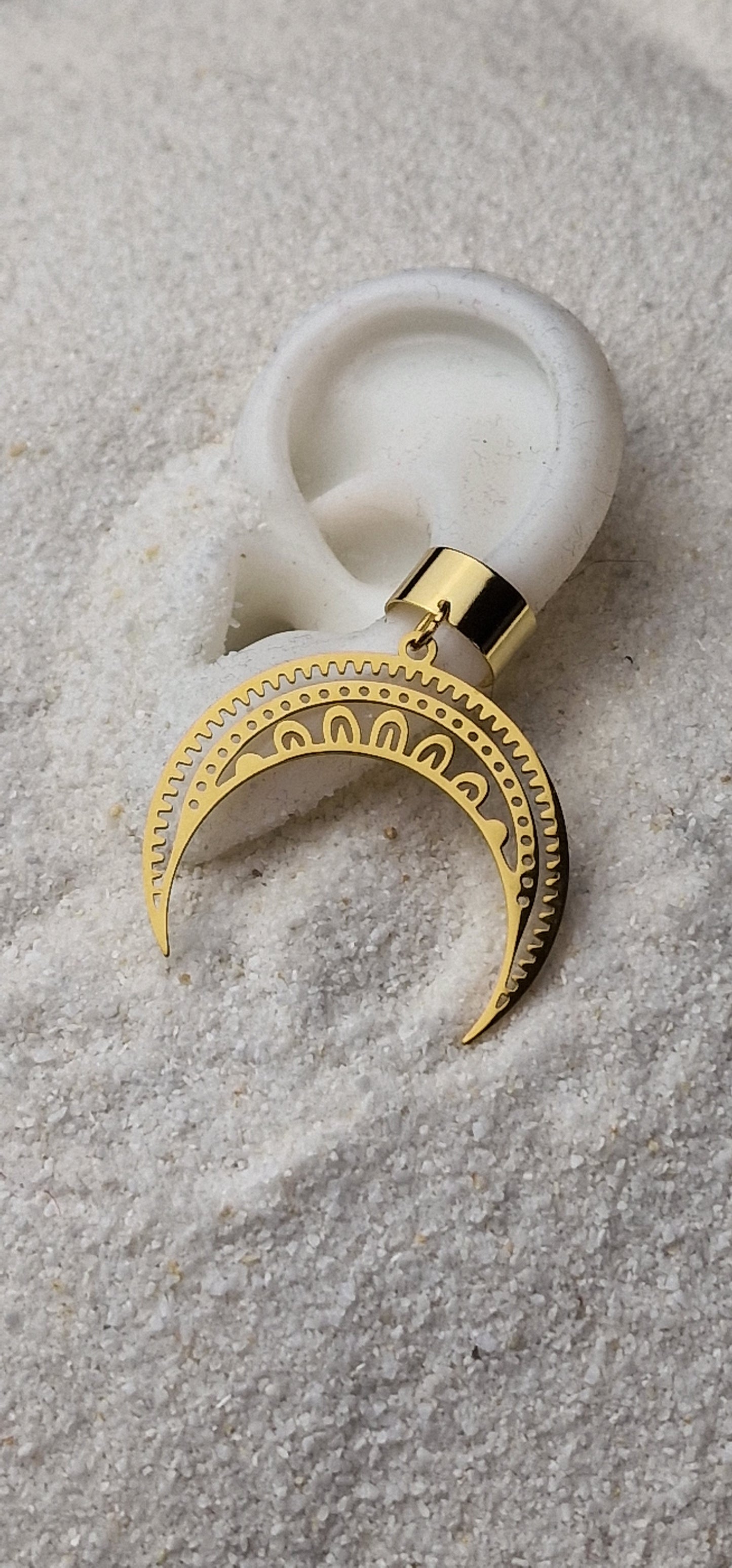 MOON GODDESS Ear Cuff mit riesigem Sichel Mond Schmuckanhänger aus Edelstahl