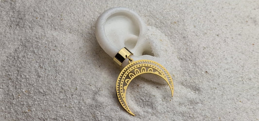 MOON GODDESS Ear Cuff mit riesigem Sichel Mond Schmuckanhänger aus Edelstahl
