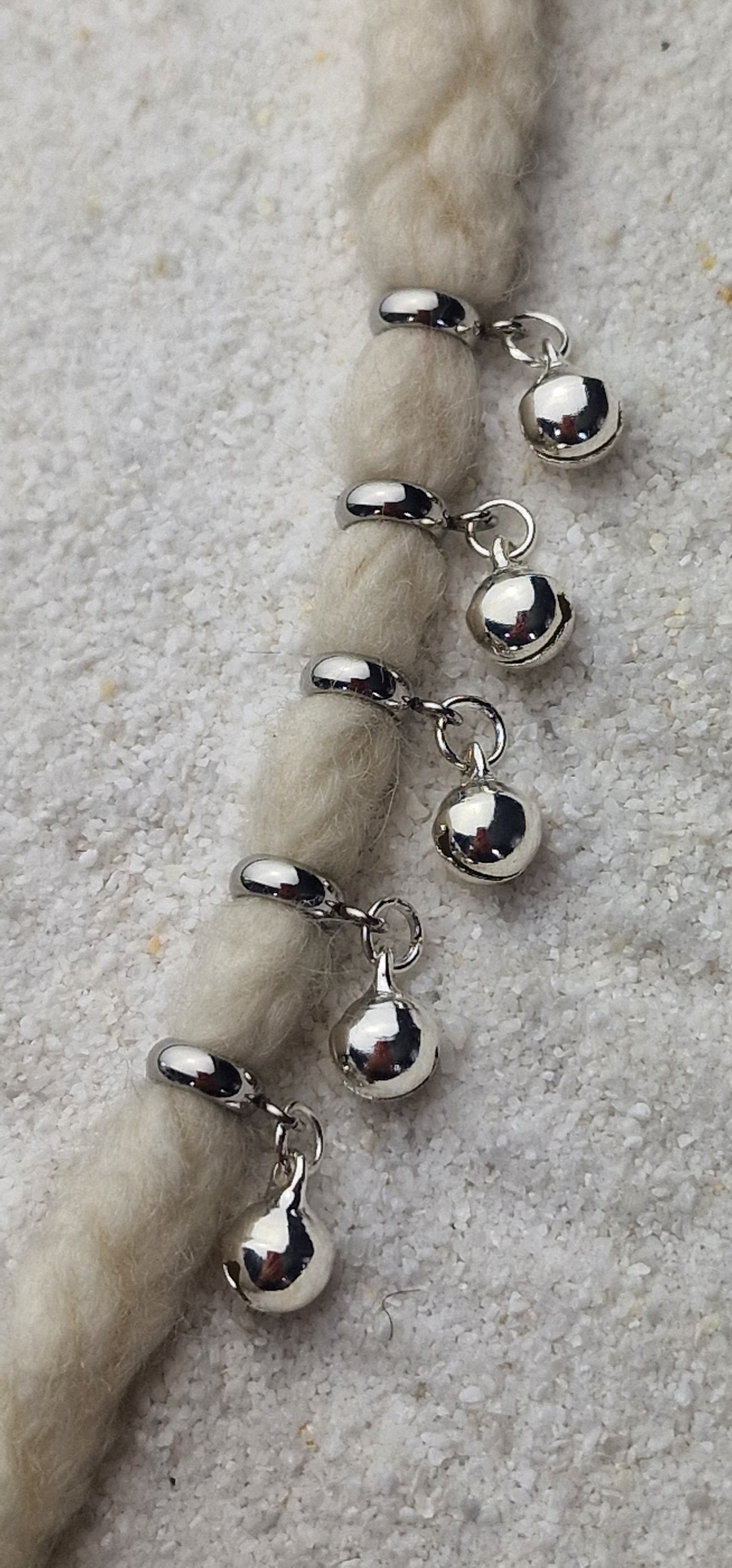 HELLS BELLS MINIATUR Metall Dreadschmuck / Dread Charm / Flecht Perle / kleiner Dreadring und winziges Glöckchen, einzeln oder im Set