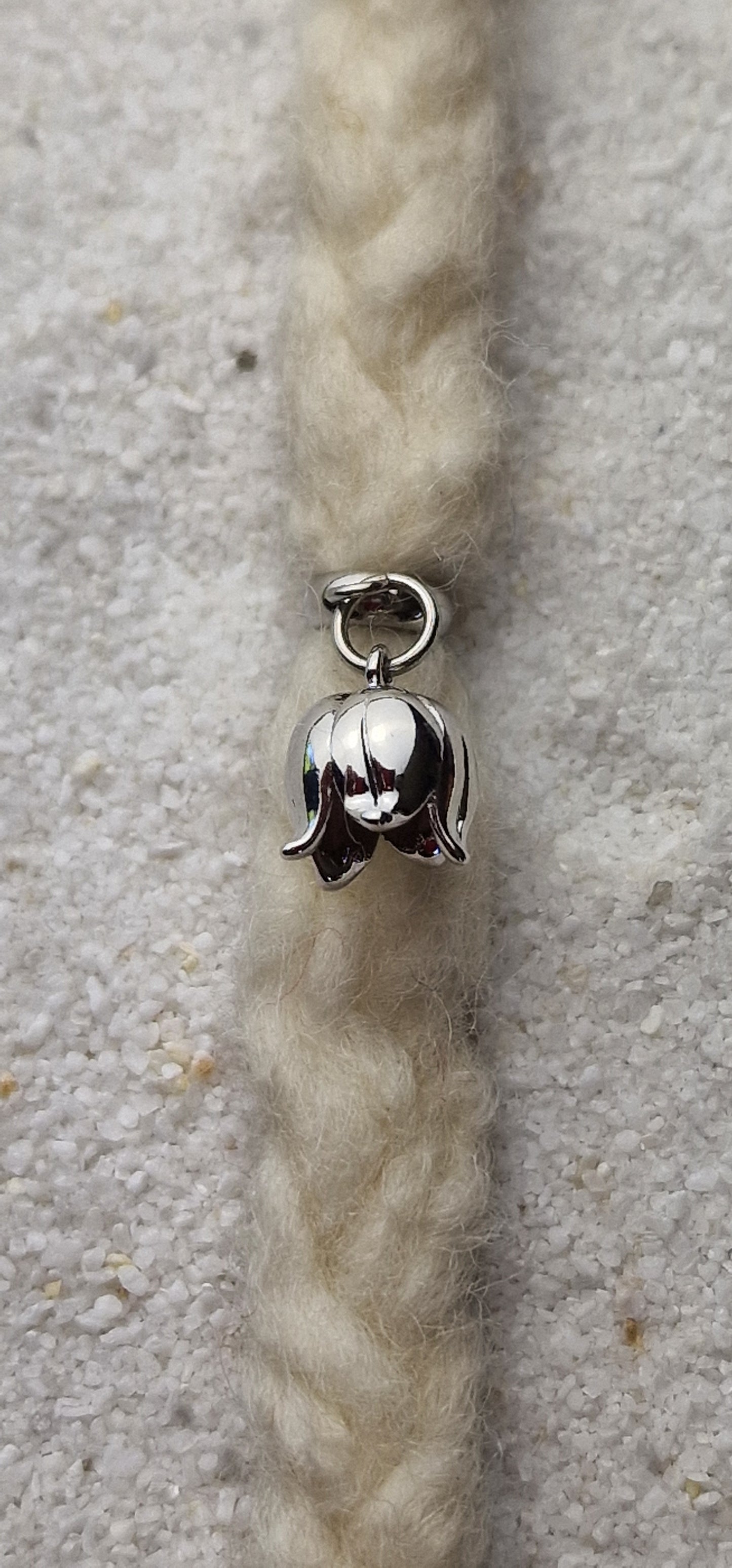 MAIGLÖCKCHEN Metall Dreadschmuck / Dread Charm / Flecht Perle / Dreadring mit zierlichem XS Blüten Anhänger aus Edelstahl