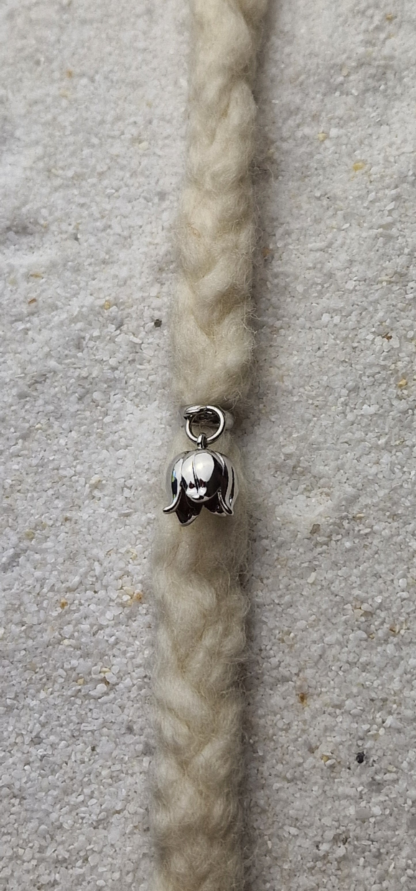 MAIGLÖCKCHEN Metall Dreadschmuck / Dread Charm / Flecht Perle / Dreadring mit zierlichem XS Blüten Anhänger aus Edelstahl