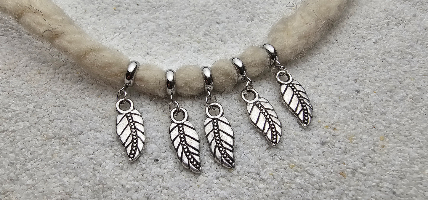 ALRAUNE Metall Dreadschmuck / Dread Charm / Flecht Perle / Dreadring mit Blättchen Anhänger, einzeln oder im Set