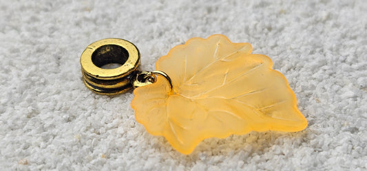 FEENKIND: Dreadschmuck / Dreadring / Dread Charm / Flecht Perle und halbtransparenter Fantasy Blattlaub Acryl-Anhänger in brillianten Farben