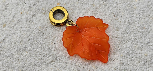 FEENKIND: Dreadschmuck / Dreadring / Dread Charm / Flecht Perle und halbtransparenter Fantasy Blattlaub Acryl-Anhänger in brillianten Farben