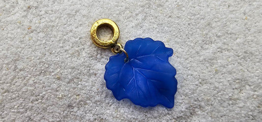 FEENKIND: Dreadschmuck / Dreadring / Dread Charm / Flecht Perle und halbtransparenter Fantasy Blattlaub Acryl-Anhänger in brillianten Farben