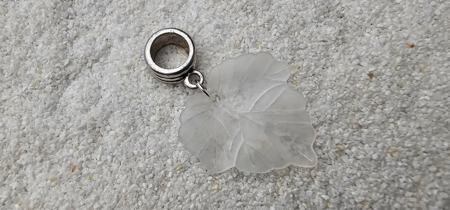 FEENKIND: Dreadschmuck / Dreadring / Dread Charm / Flecht Perle und halbtransparenter Fantasy Blattlaub Acryl-Anhänger in brillianten Farben