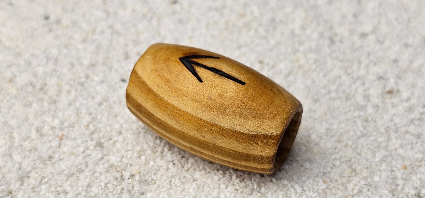 XXL BRANDRUNE TIWAZ - Riesige Holz Großlochperle Dreadschmuck / Dread Perle / Flecht Perle aus Kiefernholz mit eingebrannter Rune, glatt poliert