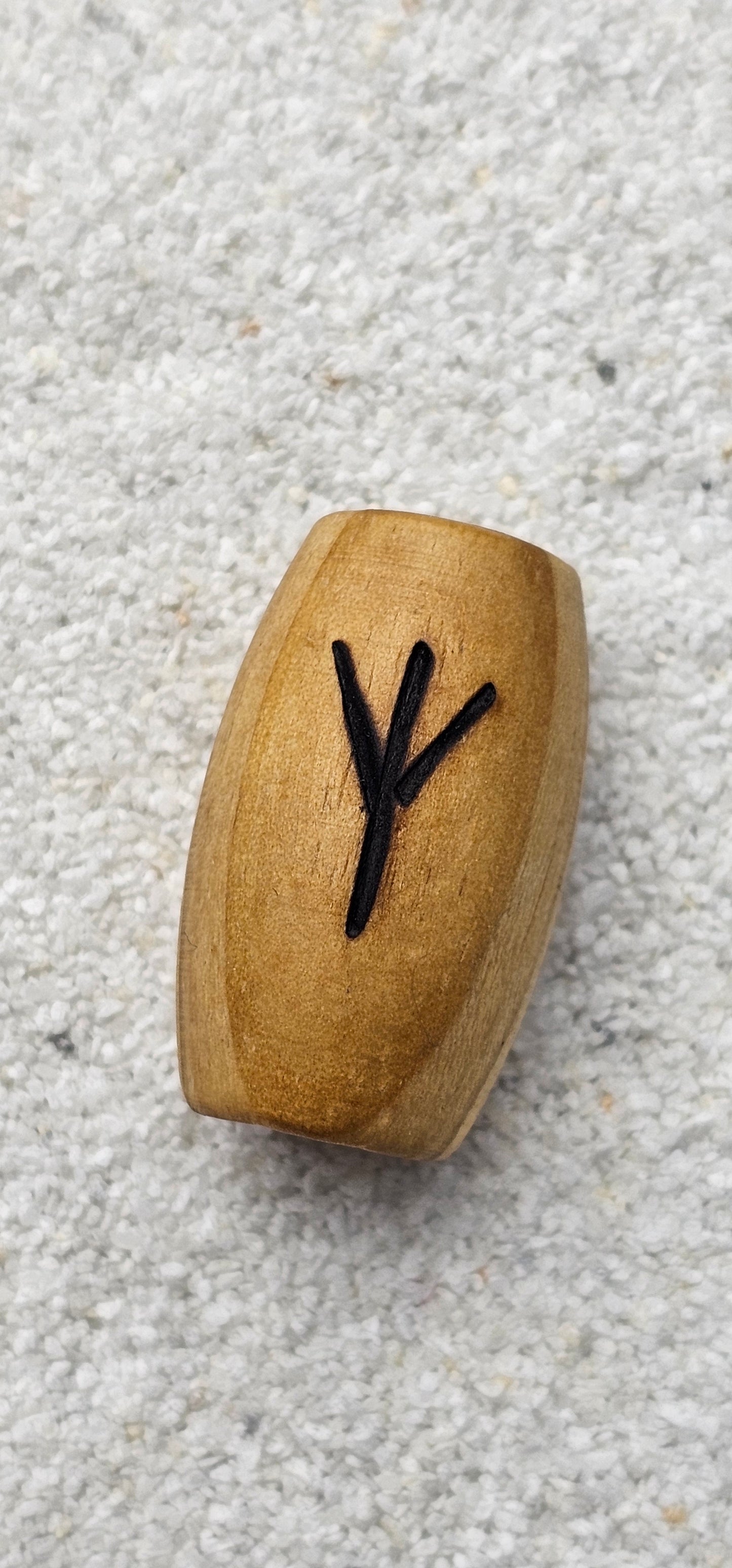 XXL BRANDRUNE ELHAZ - Riesige Holz Großlochperle Dreadschmuck / Dread Perle / Flecht Perle aus Kiefernholz mit eingebrannter Rune, glatt poliert