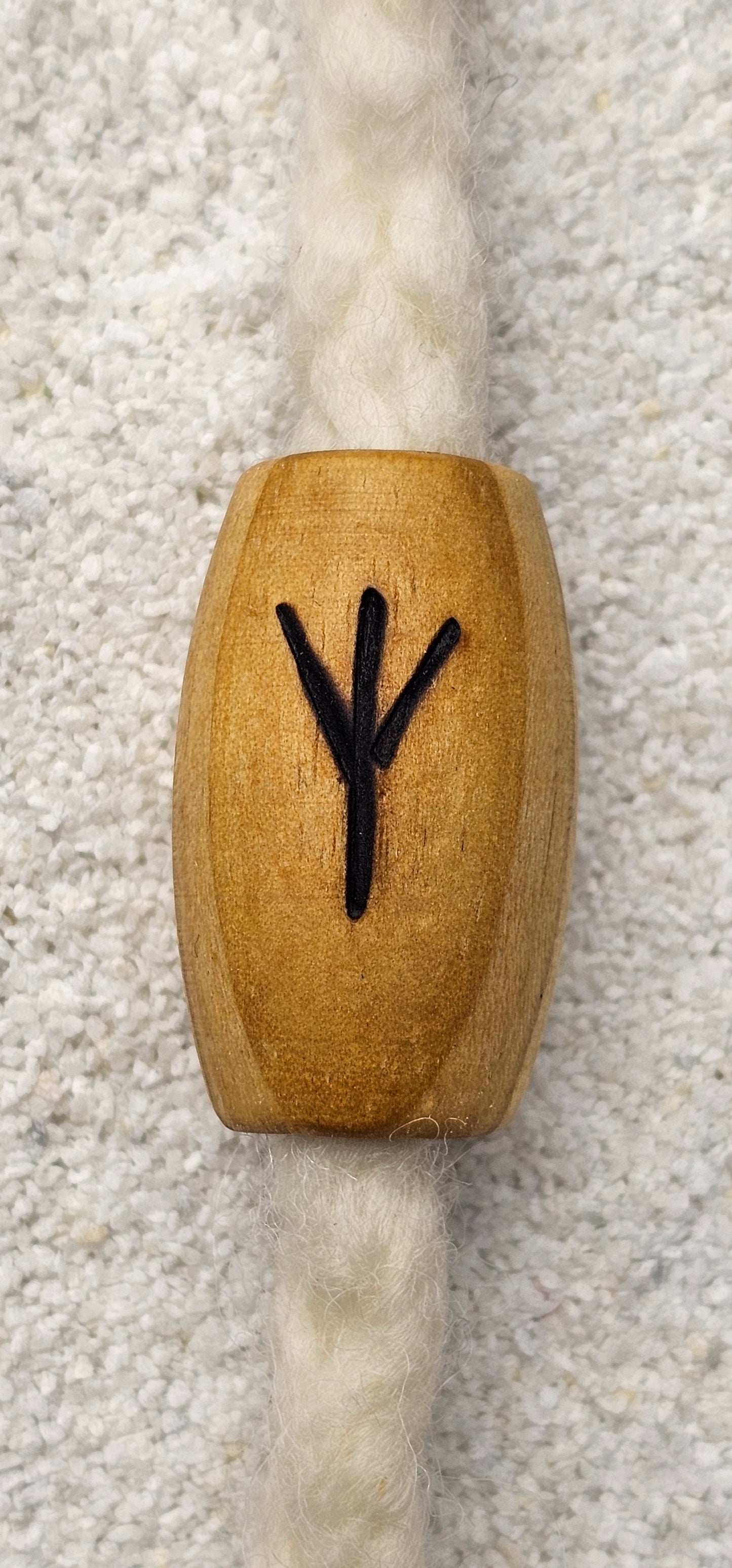 XXL BRANDRUNE ELHAZ - Riesige Holz Großlochperle Dreadschmuck / Dread Perle / Flecht Perle aus Kiefernholz mit eingebrannter Rune, glatt poliert